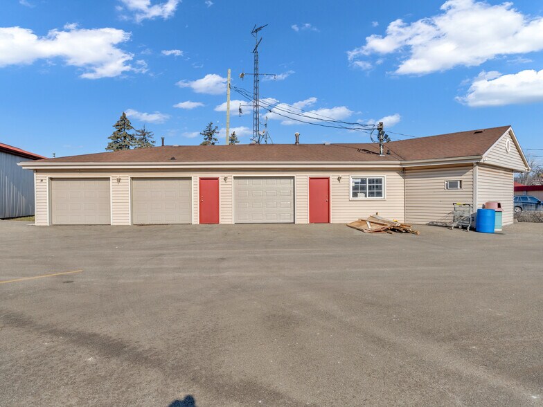 More Photos Of 2889 Howard Av, Windsor Hotel For Sale