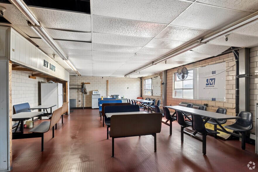 More Photos Of 1185 E Keating Ave, Muskegon Manufacturing For Sale