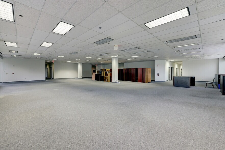 More Photos Of 7000 Hollister St, Houston Office For Sale
