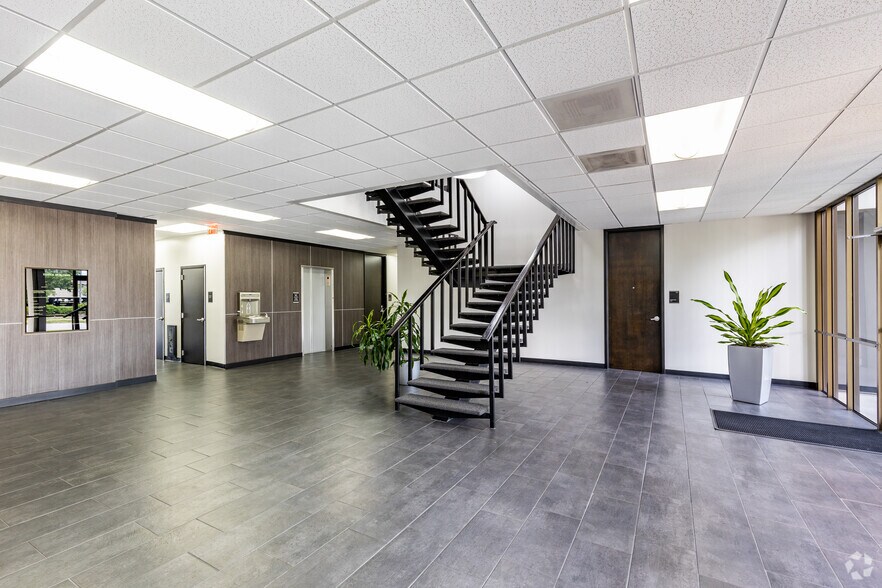 More Photos Of 3101 Maguire Blvd, Orlando Office For Lease