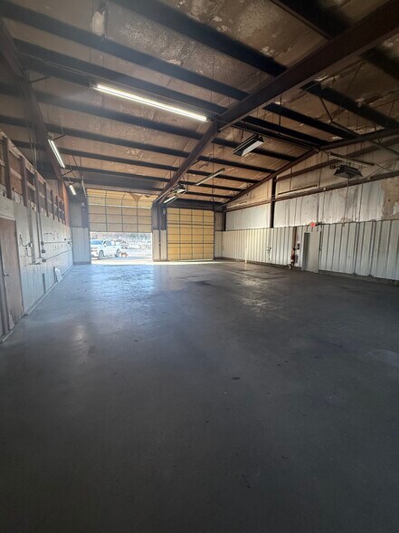 More Photos Of 3861 US-54, Linn Creek Industrial For Lease
