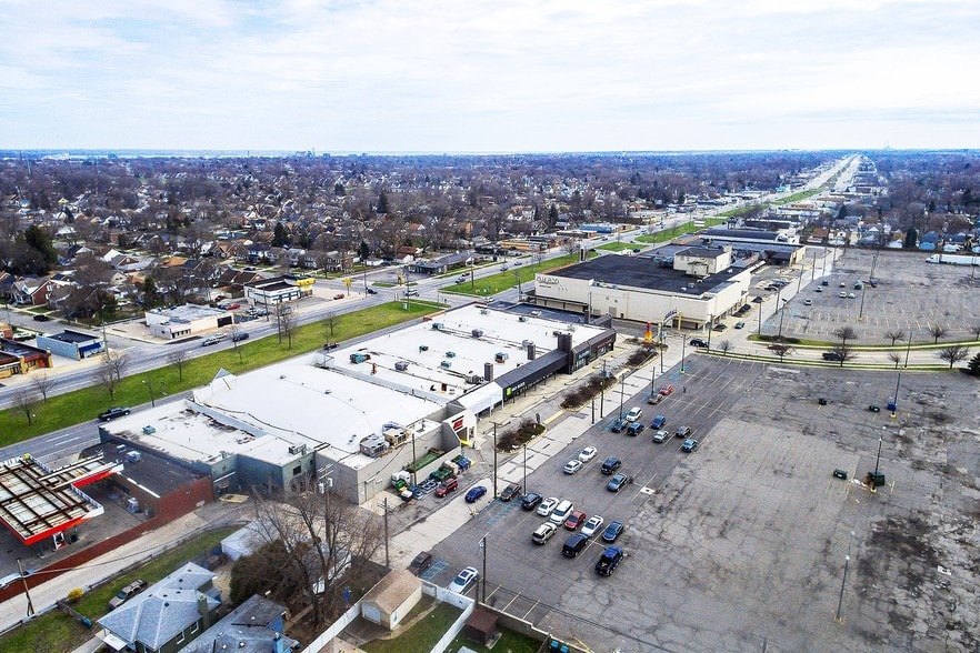 More Photos Of 3574-3760 Fort St, Lincoln Park Unknown For Lease