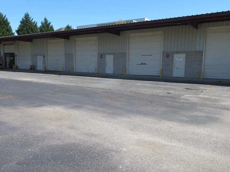 More Photos Of 732 Blue Crab Rd, Newport News Warehouse For Lease
