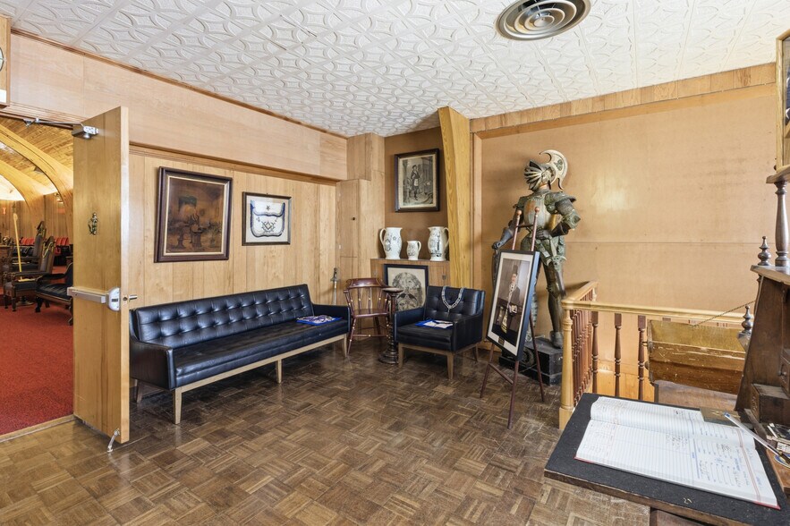 More Photos Of 81 Sprague St, Portsmouth Specialty For Sale