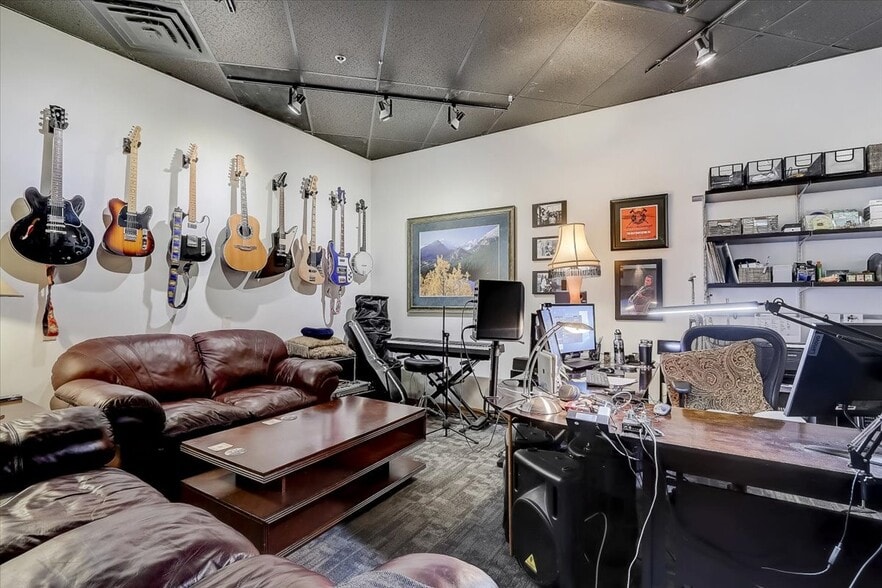 More Photos Of 2987 Yarmouth Greenway Dr, Madison Office For Sale