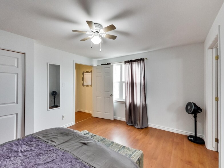 More Photos Of 44 Francis St, Hamilton Flex For Sale