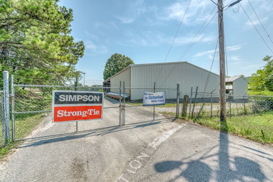 More Photos Of 801 Larry Byrd Rd, Kingston Light Distribution For Sale