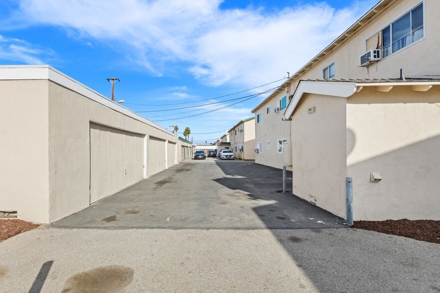 More Photos Of 637 N Anna Dr, Anaheim Apartments For Sale