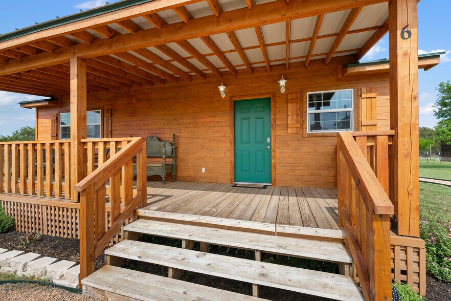 More Photos Of 212 Co 413 rd, Spicewood Hotel For Sale