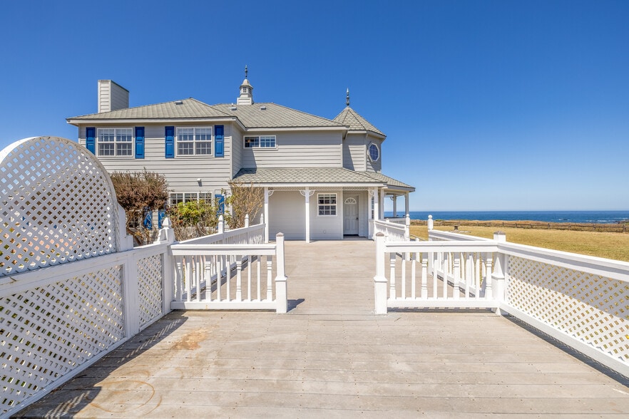 More Photos Of 19351 Del Mar Dr, Fort Bragg Specialty For Sale