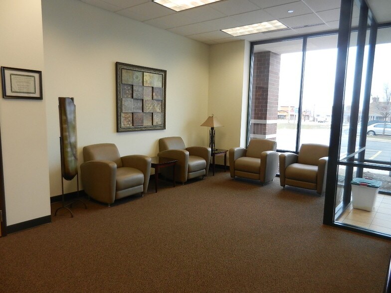 More Photos Of 211 W Ridge Rd, Griffith Office For Lease