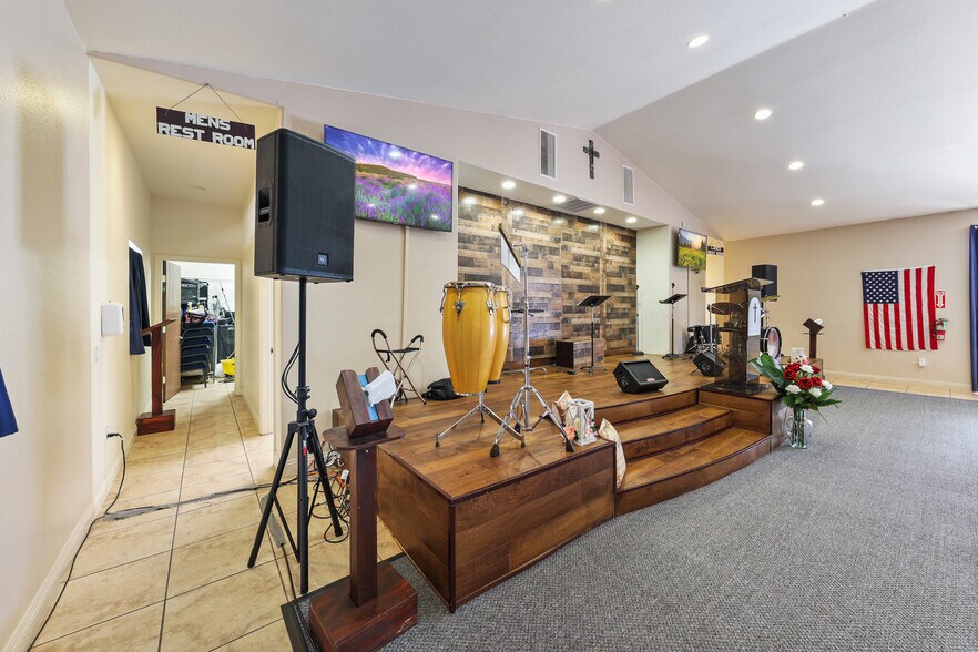 More Photos Of 1415 E Ramsey St, Banning Religious Facility For Lease