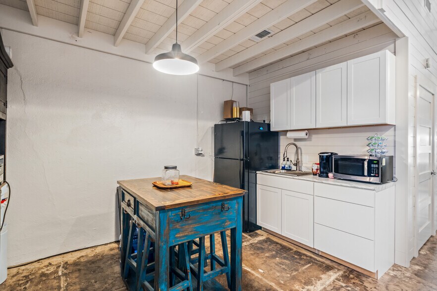 More Photos Of 1116 Austin St, Hempstead Storefront Retail Office For Sale