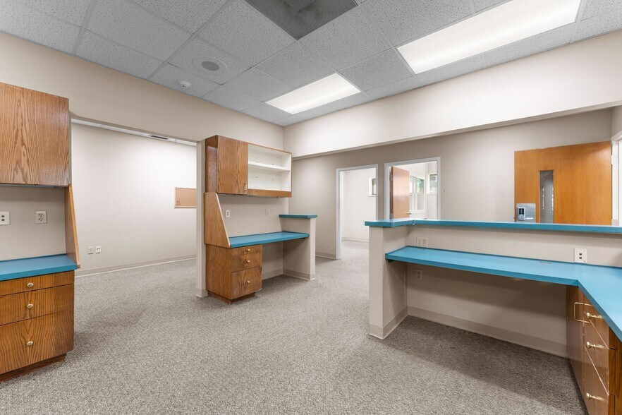 More Photos Of 642 Carpenter Ave, Mooresville Medical For Sale