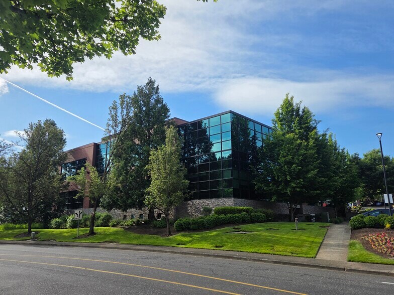 More Photos Of 8050 SW Warm Springs St, Tualatin Medical For Lease