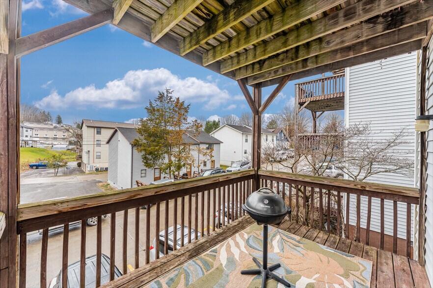 More Photos Of 940 Stewart St, Morgantown Apartments For Sale