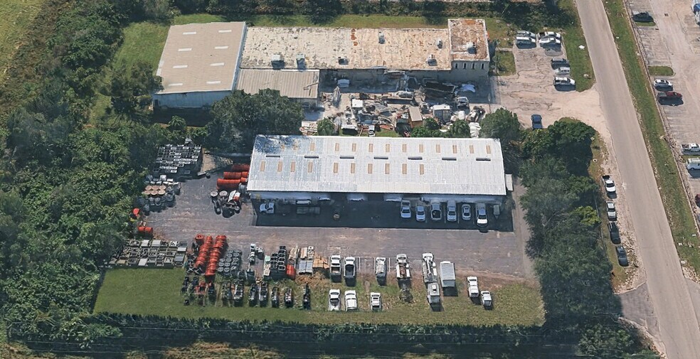 More Photos Of 3526 Work Dr, Fort Myers Warehouse For Lease