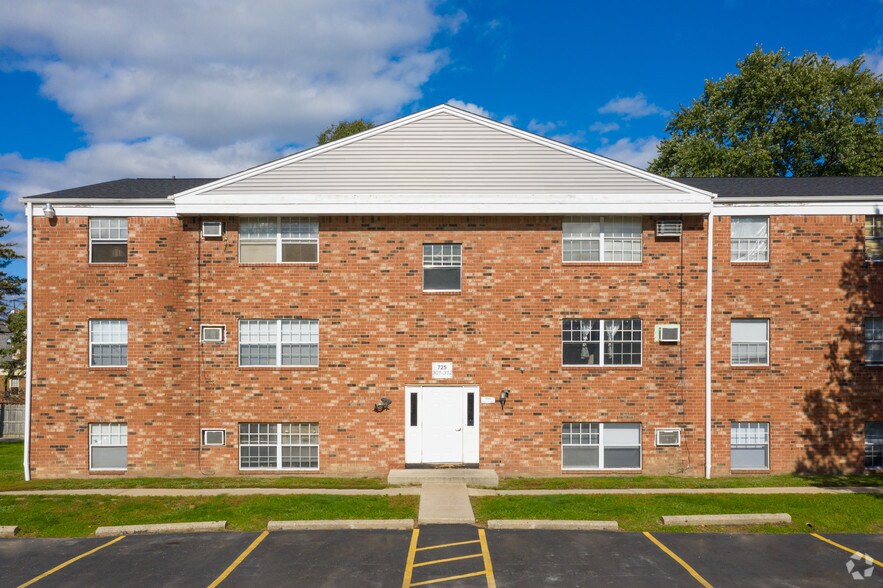 More Photos Of 725 Washington St, Monroe Apartments For Sale