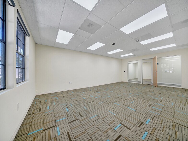 More Photos Of 2900 Bristol St, Costa Mesa Office For Sale