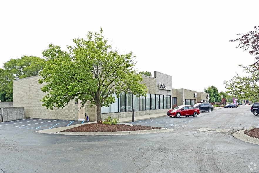 More Photos Of 32500-32522 Northwestern Hwy, Farmington Hills Unknown For Lease