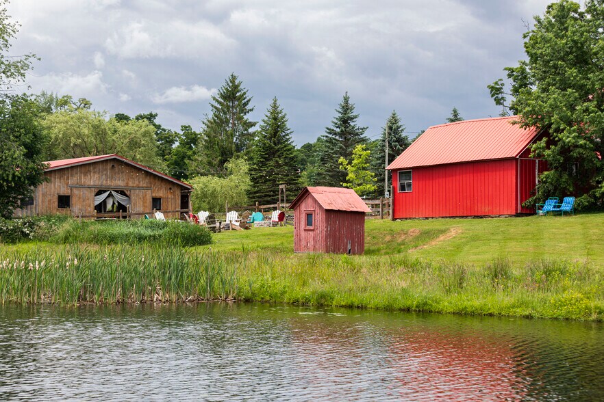 More Photos Of 538 N Harpersfield Rd, Jefferson Specialty For Sale