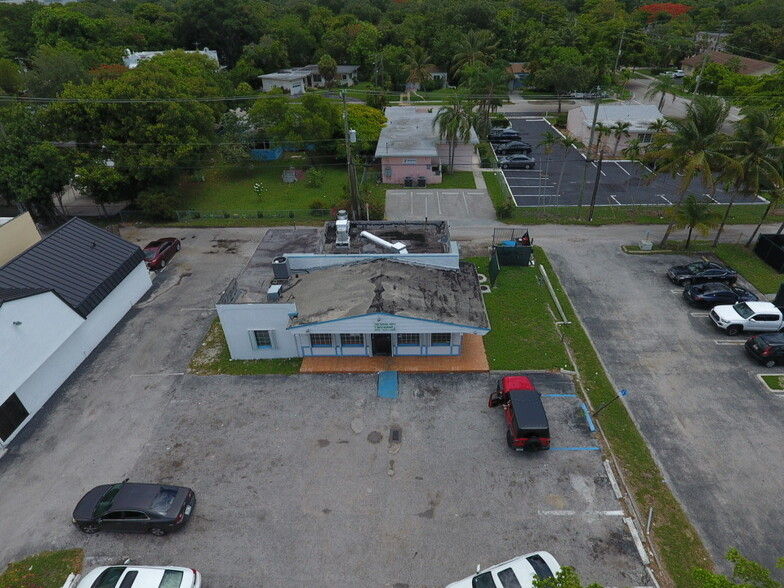 Primary Photo Of 975 NE 125th St, North Miami General Retail For Sale