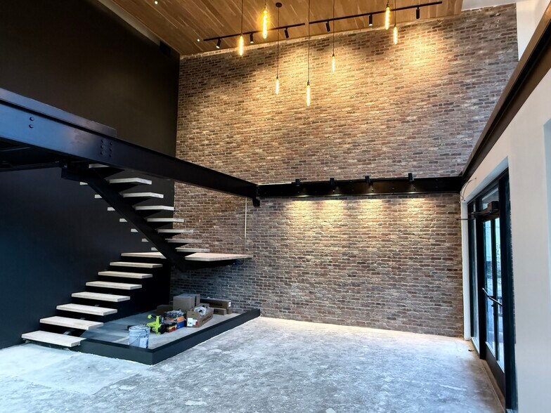 More Photos Of 410 E Church St, Lewisville Showroom For Sale