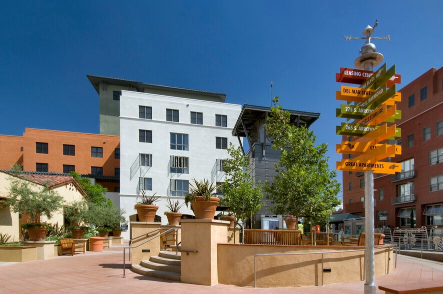 More Photos Of 260 S Raymond Ave, Pasadena Freestanding For Lease