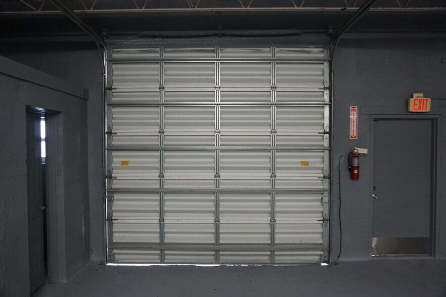 More Photos Of 1042-1048 NE 44th St, Oakland Park Industrial For Lease