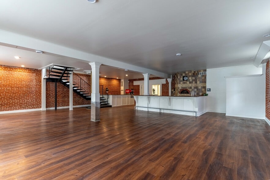 More Photos Of 55 5th St, Gilroy Restaurant For Sale