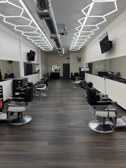 More Photos Of 21816-21820 Devonshire St, Chatsworth Storefront For Lease