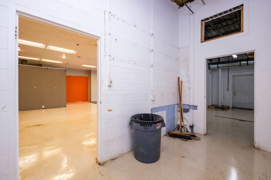 More Photos Of 902 Richmond Ave, Staunton General Retail For Sale