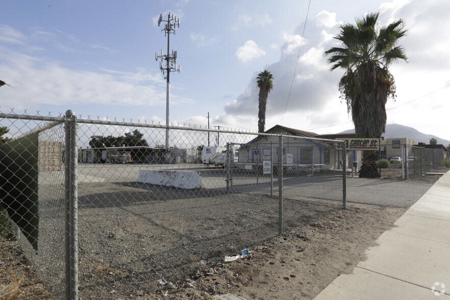 More Photos Of 909 Center St, Riverside Warehouse For Sale