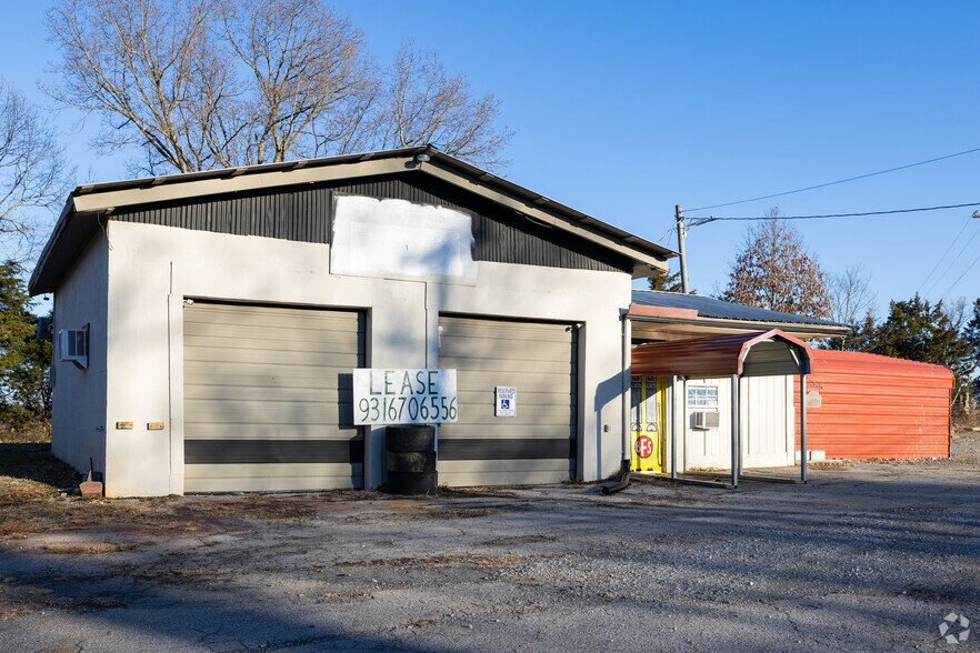 Primary Photo Of 5991 Tn-100, Bon Aqua General Retail For Lease