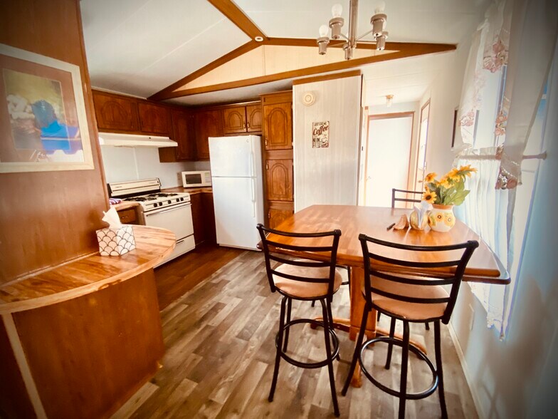 More Photos Of 18 W Allen St, Tombstone Trailer Camper Park For Sale