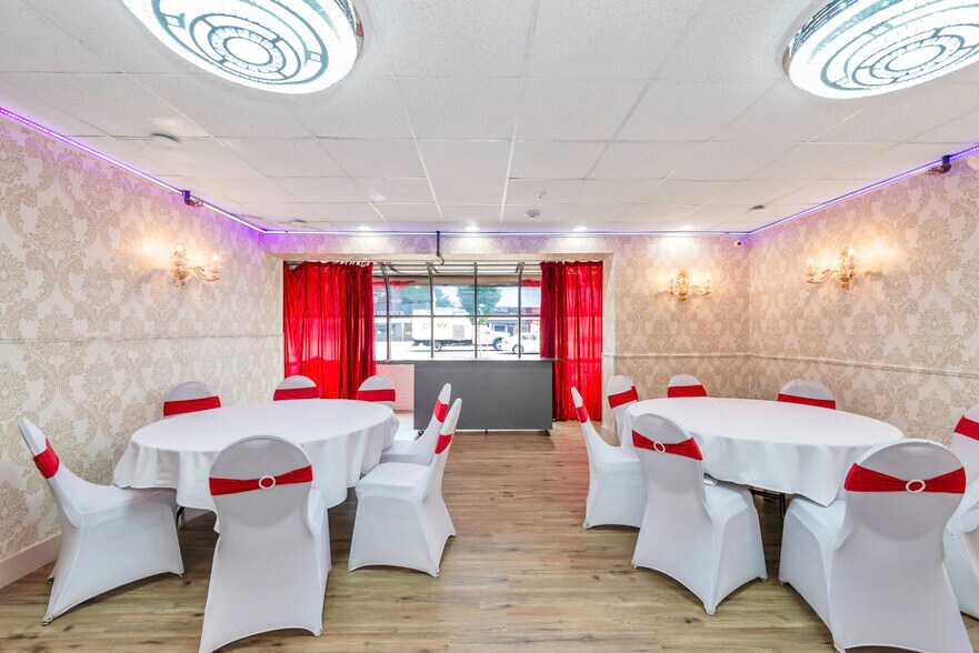 More Photos Of 2716 Hempstead Tpke, Levittown Restaurant For Sale