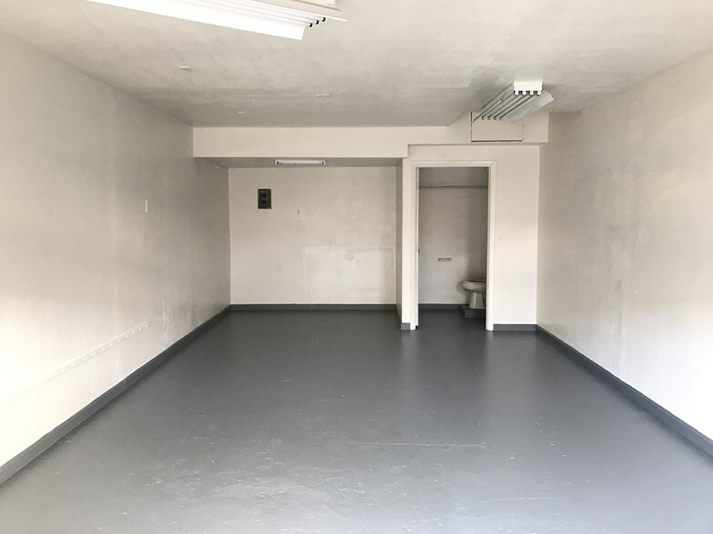 More Photos Of 5791 Plunkett St, Hollywood Light Manufacturing For Lease