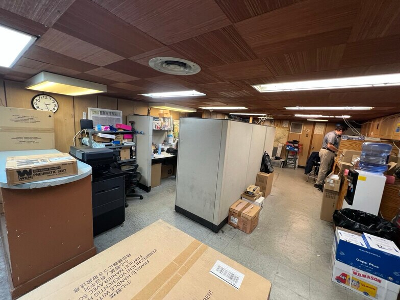 More Photos Of 101 E Township Line Rd, Upper Darby General Retail For Sale