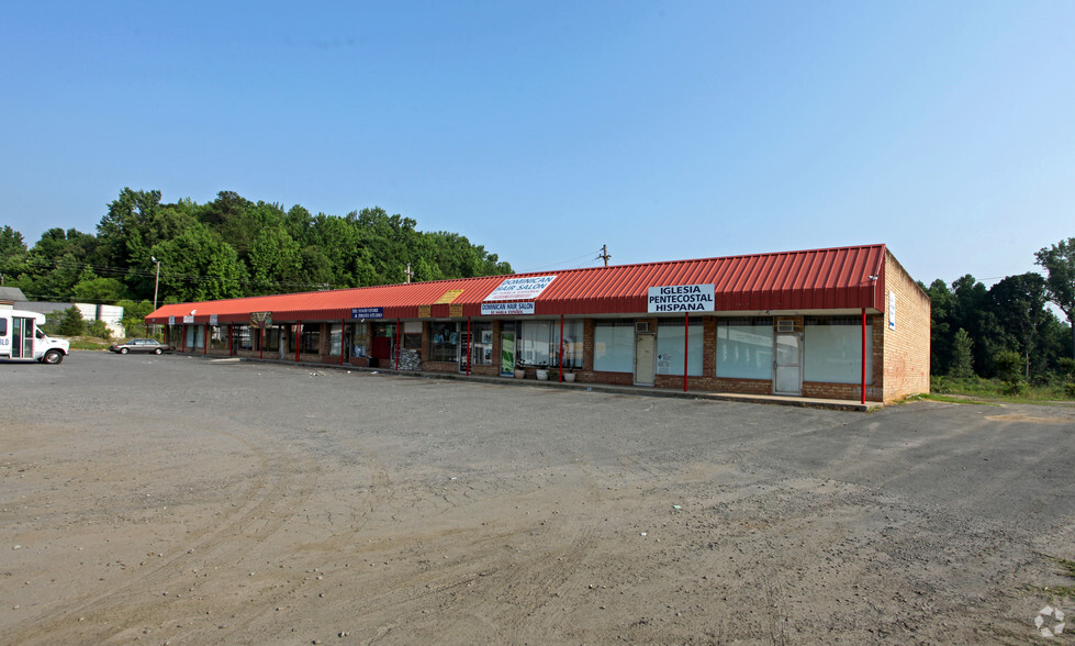 More Photos Of 4409 N Tryon St, Charlotte General Retail For Lease