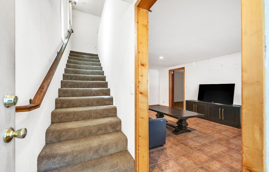 More Photos Of 40143 Big Bear Blvd, Big Bear Lake Storefront Retail Residential For Sale