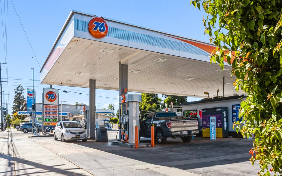More Photos Of 16455 Victory Blvd, Van Nuys Service Station For Sale