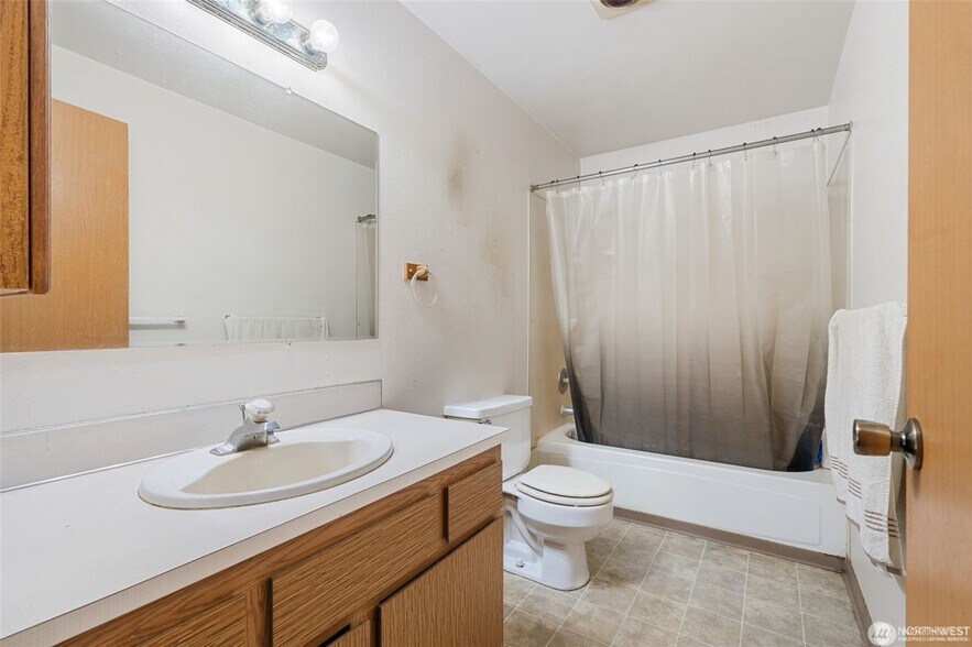 More Photos Of 1011-1015 S 48th Ave, Yakima Apartments For Sale