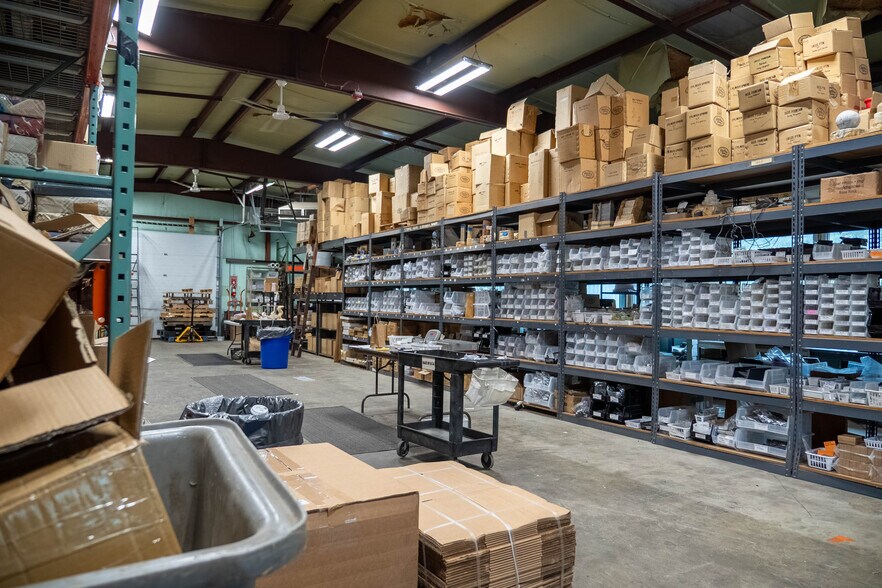 More Photos Of 300 Taugwonk Rd, Stonington Warehouse For Lease