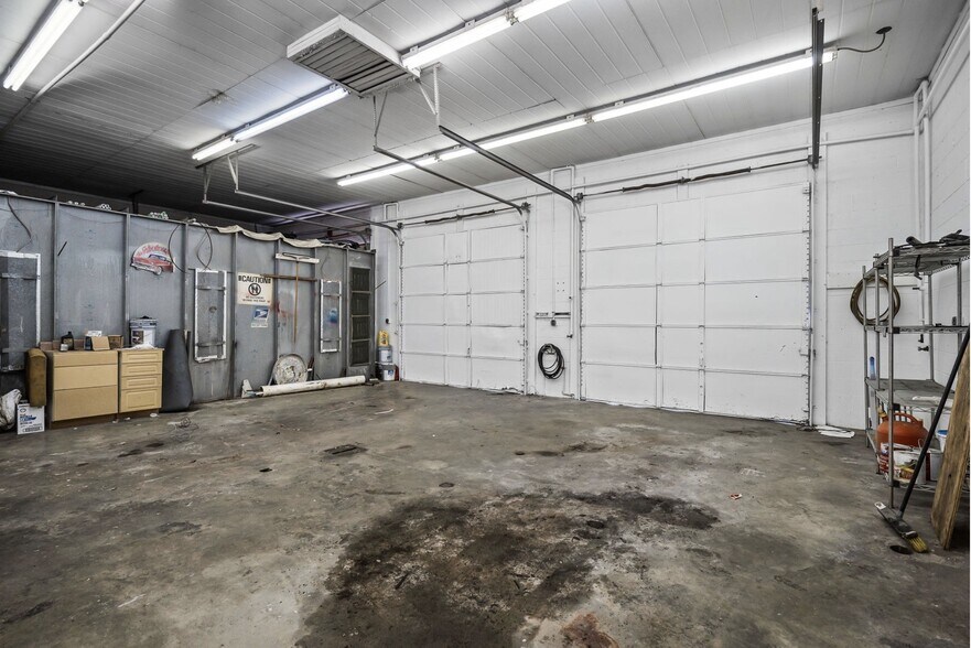 More Photos Of 119 Walling St, McMinnville Light Distribution For Sale