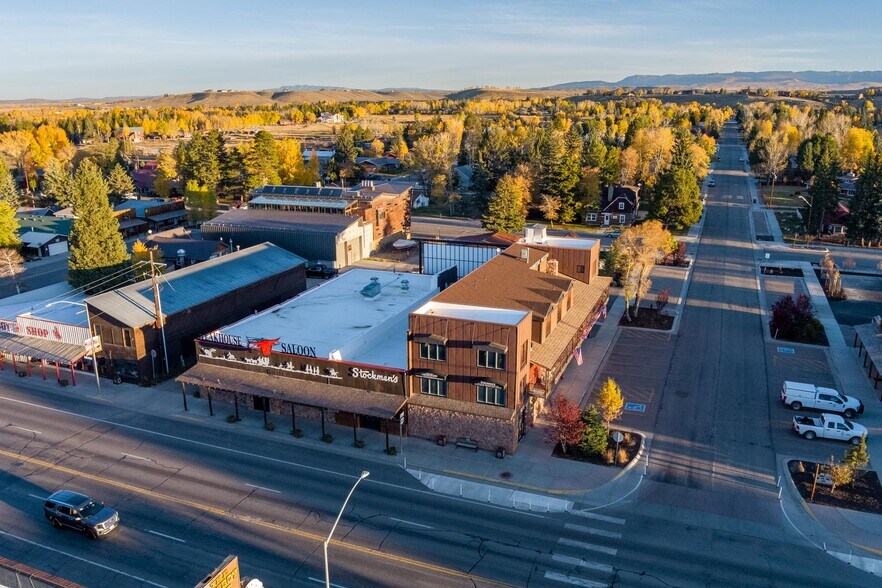 More Photos Of 117 Pine St, Pinedale Restaurant For Sale