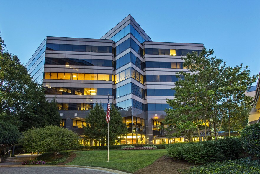 More Photos Of 5607 Glenridge Dr NE, Atlanta Office For Lease