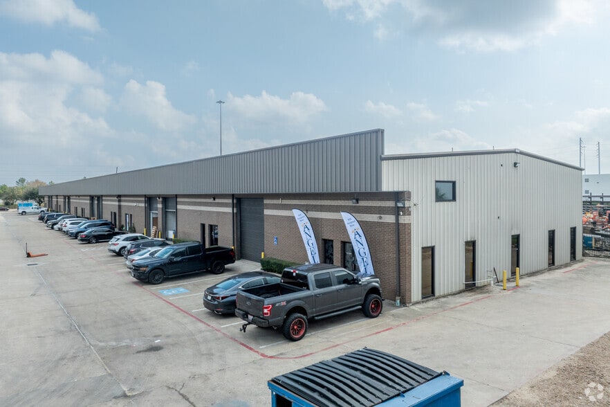 More Photos Of 5829 W Sam Houston Pky N, Houston Unknown For Lease