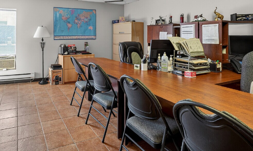 More Photos Of 3812 Rue Jarry E, Montréal Auto Repair For Sale