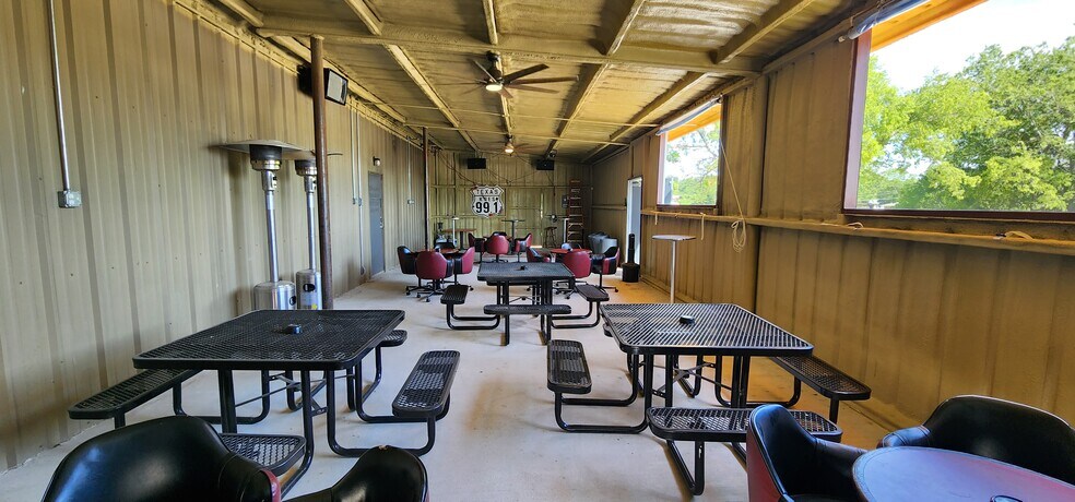 More Photos Of 701 N Martin Luther King Jr Hwy, Mexia Restaurant For Sale
