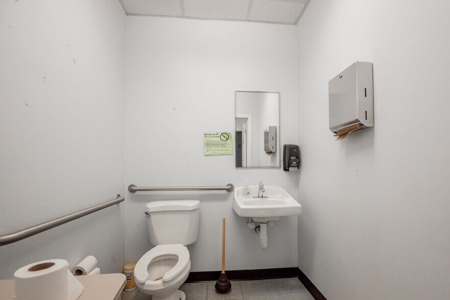 More Photos Of 908 Churchmans Road Ext, New Castle Office For Lease